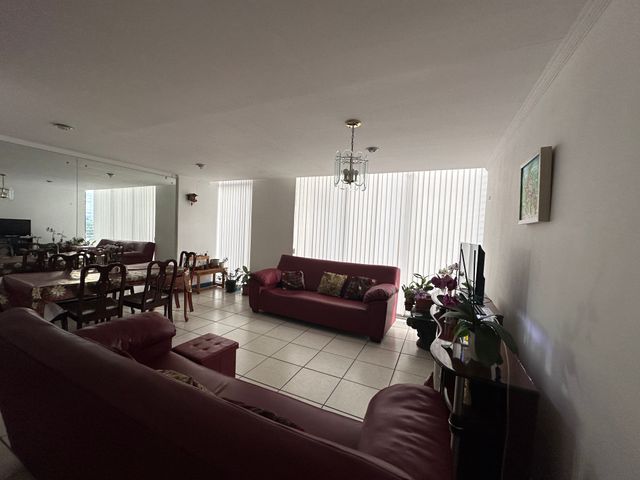 AMPLIO APARTAMENTO DE 3 DORMITORIOS EN BARRIO DENT — photo 13 of 18