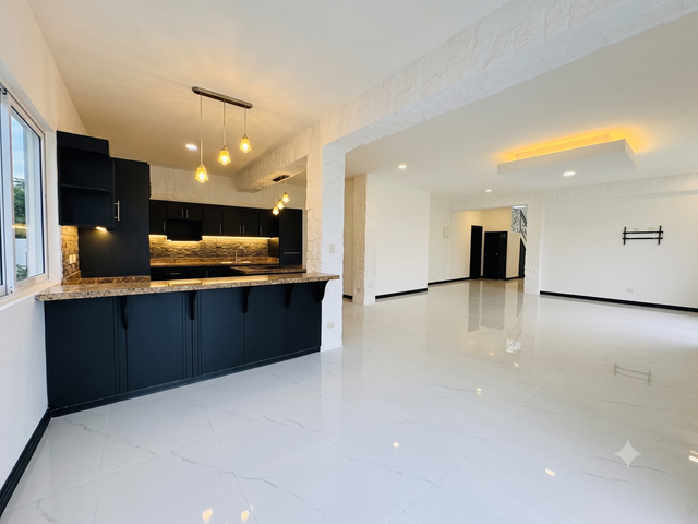 PENTHOUSE EN ALQUILER EN NUNCIATURA CON UNA HERMOSA VISTA — photo 7 of 13