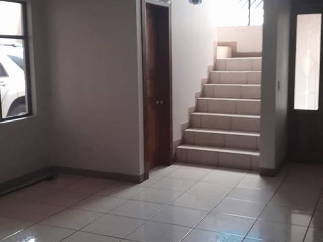 VENDO!!!🎁₡125.000.000  🤝🤝🤝PRECIO NEGOCIABLE  HERMOSA Y AMPLIA CASA EN  JARDINES DE SANTA LUCÍA BARVA DE HEREDIA — foto 13 de 15