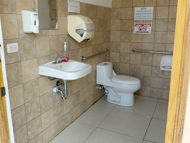 Plaza Rainbow, 3 locales comerciales disponibles — photo 14 of 21