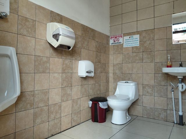 Plaza Rainbow, 3 locales comerciales disponibles — photo 11 of 21