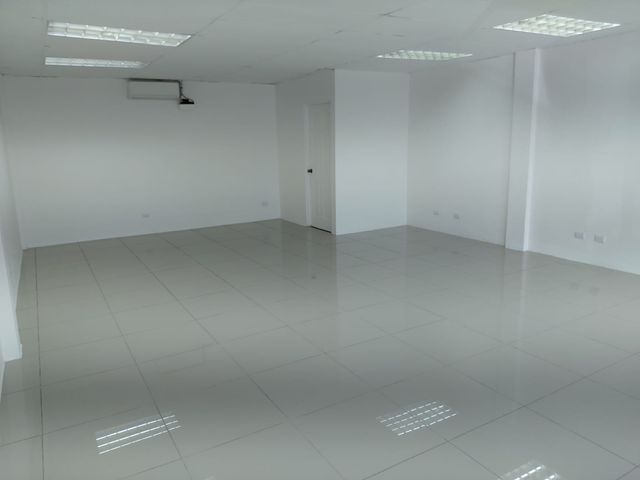 Plaza Rainbow, 3 locales comerciales disponibles — photo 5 of 21
