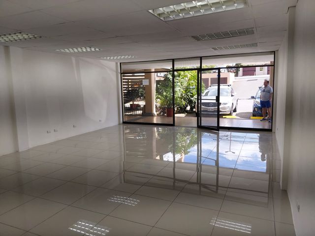 Plaza Rainbow, 3 locales comerciales disponibles — photo 7 of 21