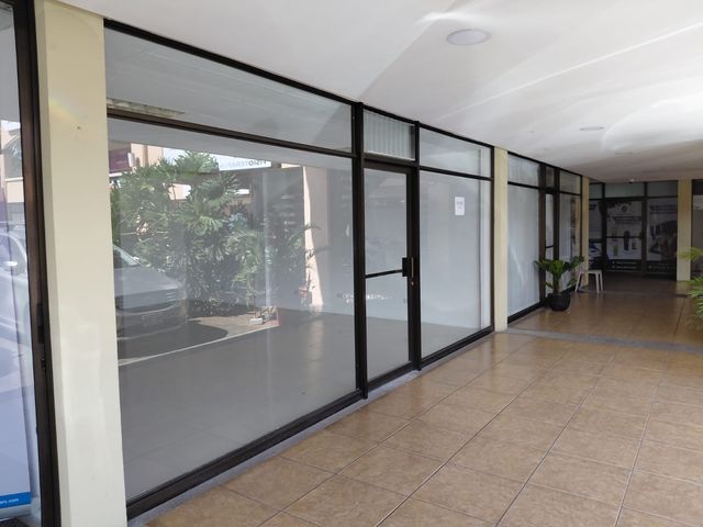 Plaza Rainbow, 3 locales comerciales disponibles — photo 10 of 21