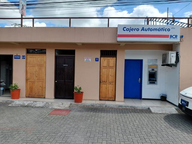 Plaza Rainbow, 3 locales comerciales disponibles — photo 19 of 21