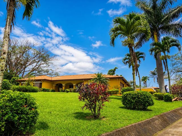 HERMOSA PROPIEDAD CON DOS CASAS — photo 5 of 21