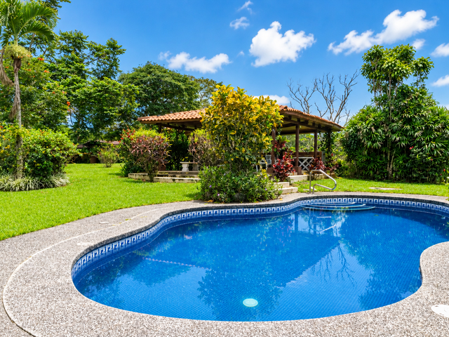 HERMOSA PROPIEDAD CON DOS CASAS — photo 6 of 21