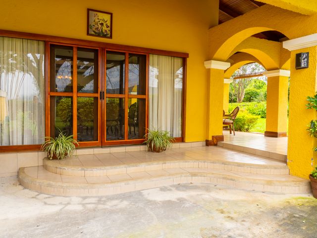 HERMOSA PROPIEDAD CON DOS CASAS — photo 11 of 21