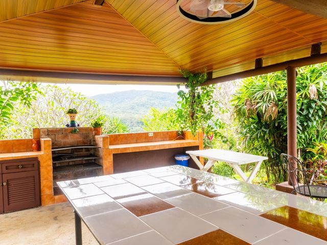 HERMOSA PROPIEDAD CON DOS CASAS — photo 16 of 21