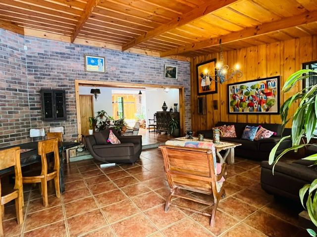 CASA EN VENTA, ESCAZÚ, GUACHIPELIN NORTE, CON PISCINA, CON VISTA — photo 1 of 12