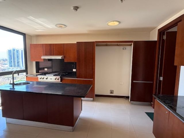 APARTAMENTO LUJOSO EN VENTA, SAN JOSÉ, LA SABANA, ESTADIO NACIONAL — photo 1 of 13