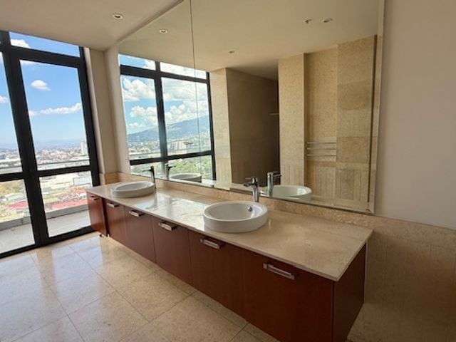 APARTAMENTO LUJOSO EN ALQUILER, SAN JOSÉ, LA SABANA, ESTADIO NACIONAL — photo 15 of 21