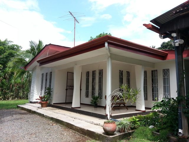 Casa calle San Rafael — photo 1 of 24