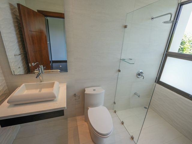 Venta y Alquiler de Residencia de Lujo en Condominio Montaña del Sol — photo 12 of 21