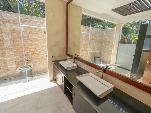 Venta y Alquiler de Residencia de Lujo en Condominio Montaña del Sol — photo 11 of 21