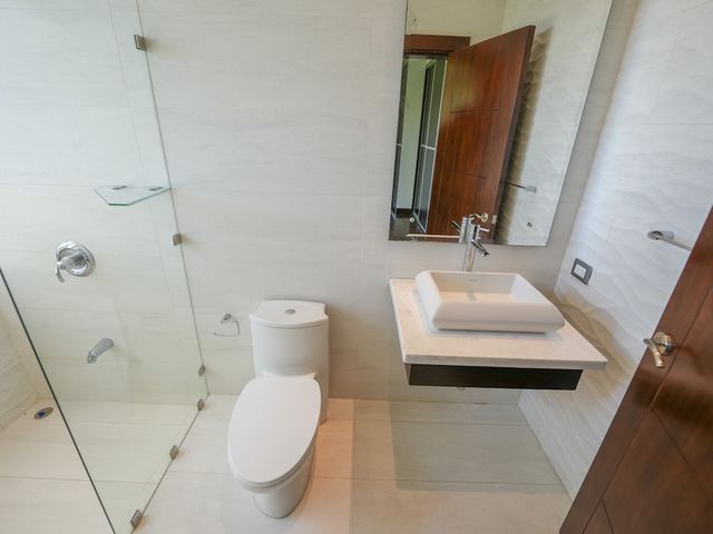 Venta y Alquiler de Residencia de Lujo en Condominio Montaña del Sol — photo 13 of 21