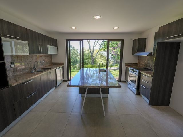 Venta y Alquiler de Residencia de Lujo en Condominio Montaña del Sol — photo 16 of 21