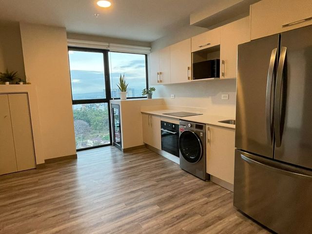 Alquiler de Apartamento con Línea Blanca en Cosmopolitan Tower — photo 7 of 9