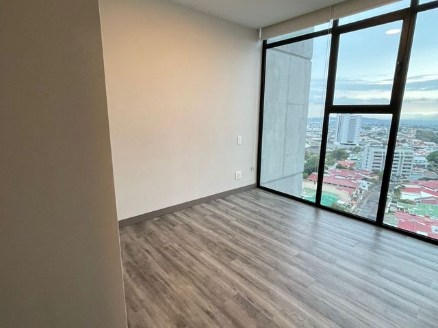 Alquiler de Apartamento con Línea Blanca en Cosmopolitan Tower — photo 5 of 9