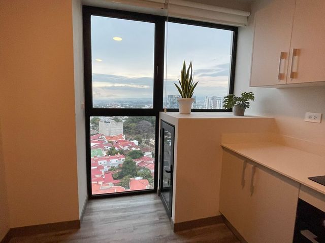 Alquiler de Apartamento con Línea Blanca en Cosmopolitan Tower — photo 6 of 9