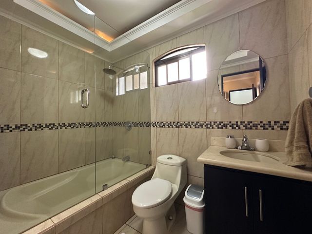 Venta de Casa en Condominio en Sabanilla Montes de Oca — photo 6 of 17
