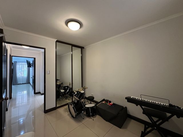 Venta de Casa en Condominio en Sabanilla Montes de Oca — photo 2 of 17