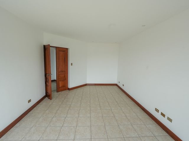 Alquiler de Apartamento de Lujo en Primera Planta en Villa Real Santa Ana — photo 9 of 16