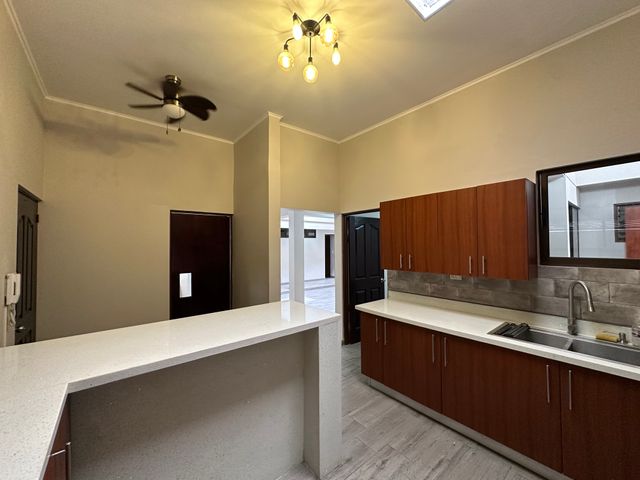 Rohrmoser La Favorita | Casa con Uso de Suelo Mixto | 5 Parqueos — photo 12 of 20