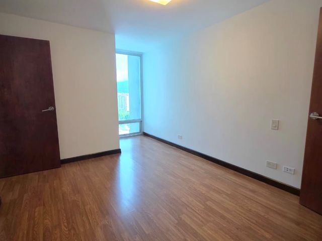 Torres de Paseo Colón | Piso 18 | Vista Panorámica | 2 Habitaciones — photo 12 of 16
