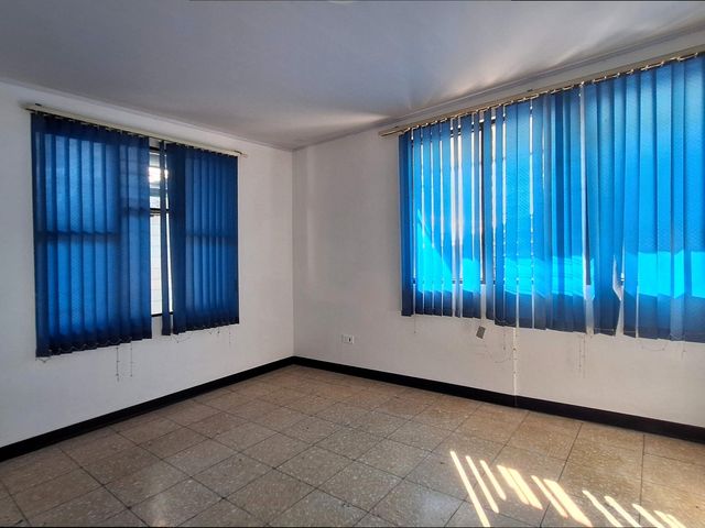 VENTA Casa de un piso con 2 habitaciones — photo 4 of 26