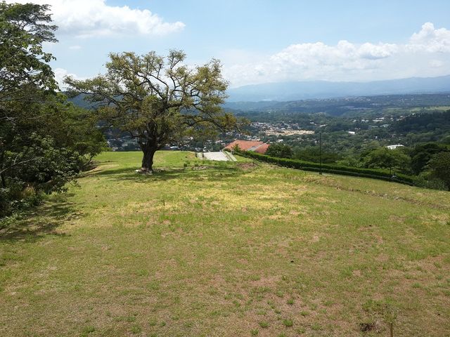 VENTA Gran lote en condominio en Ciudad Colón — photo 1 of 14