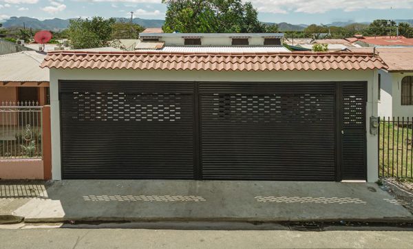 Local Comercial Santa Cruz Centro, 7C69+JQX, Provincia de Guanacaste, Santa Cruz, Costa Rica — photo 1 of 5
