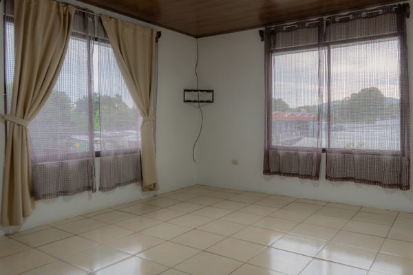 Casa grande en Perez Zeledon, Situada a tan solo 500 metros del reconocido restaurante KFC, cerca del Registro Nacional, próximo al Hospital Metropolitano, supermercados y diversos comercios de Pérez Zeledón — foto 2 de 5