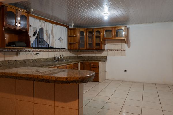 Casa grande en Perez Zeledon, Situada a tan solo 500 metros del reconocido restaurante KFC, cerca del Registro Nacional, próximo al Hospital Metropolitano, supermercados y diversos comercios de Pérez Zeledón — foto 4 de 5