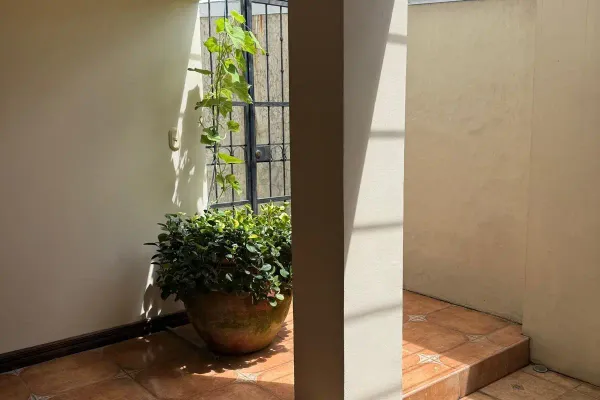 Exclusiva Residencia de Dos Niveles en Rohrmoser, San José Province, San José, Rohrmoser, Costa Rica — photo 1 of 5