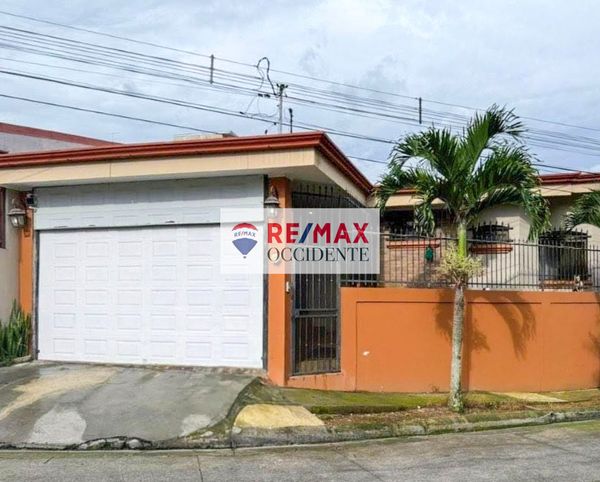 Casa en venta en Grecia, Alajuela Province, Grecia, Costa Rica — photo 1 of 5