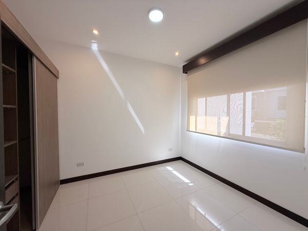Se alquila casa en condominio, SolPark 1, San José Province, Pozos, Costa Rica — photo 5 of 5