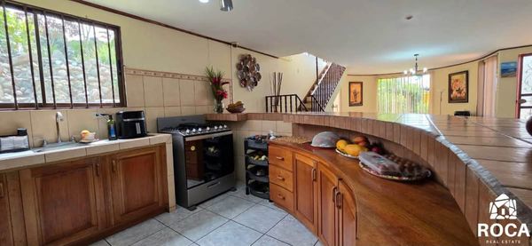 Amazing mountain and city view house for sale, San José Province, San Isidro de El General, Costa Rica — foto 3 de 5