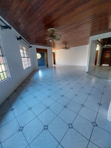 Casa con Terreno de 5.000m2 en Guápiles, Guápiles, Limón Province, Pococí, Costa Rica — photo 4 of 5