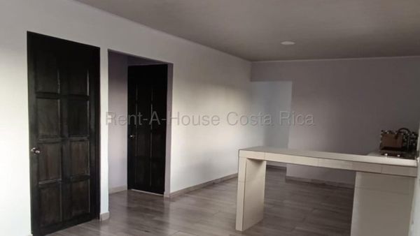 Apartamento en alquiler en La Ceiba de Alajuela, La Ceiba de Alajuela, en calle privada, a solo 2 km al norte de Automercado y a 7 minutos del centro de Alajuela. — photo 2 of 5