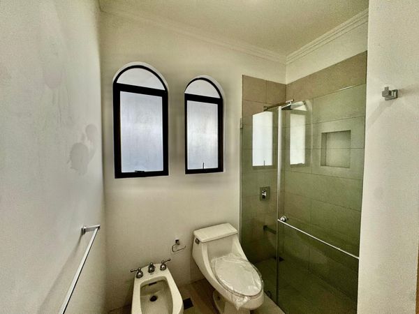 Espectacular Residencia con Piscina Privada y Amplio Jardín en Valle del Sol Lindora, San José Province, Pozos, Valle del Sol, Costa Rica — photo 4 of 5