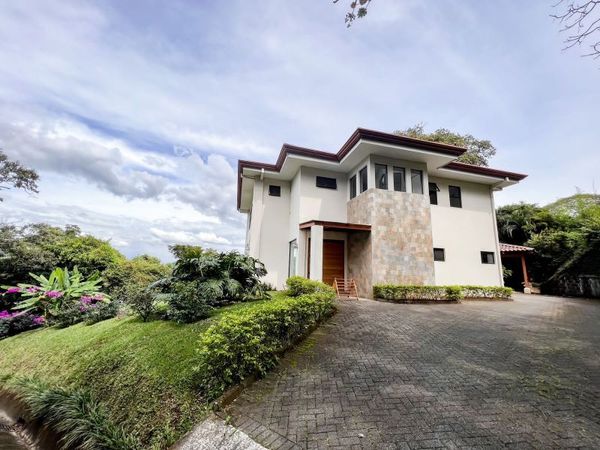 Espectacular Casa Independiente con Vistas Panorámicas en Brasil de Mora, Ciudad Colón, San José, Costa Rica — foto 1 de 5