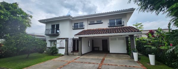 Casa Colonial en Valle del Sol de 4 Dormitorios y Piscina Privada, San José Province, Pozos, Valle del Sol, Costa Rica — photo 1 of 5