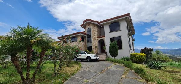 Mansión de Lujo con Vistas Panorámicas en Hacienda Gregal: Exclusividad, Naturaleza y Confort, Condominio Hacienda Gregal, C. 137 / Pinares, San José Province, Curridabat, Costa Rica — photo 1 of 5