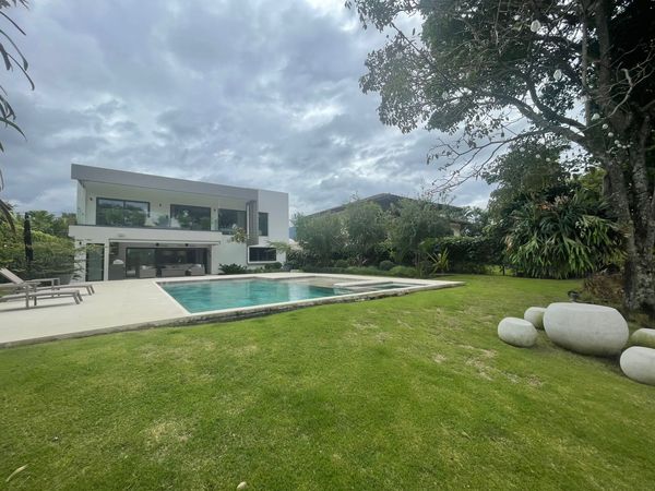 Residencia de Lujo Contemporánea frente al Campo de Golf – Valle del Sol, Santa Ana, San José Province, Pozos, Valle del Sol, Costa Rica — photo 1 of 5
