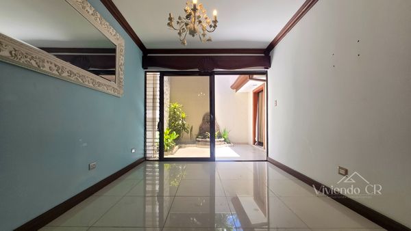 Exclusiva Casa Esquinera - 3DOR/2.5BA - Jaboncillos, Escazú – Cerca de La Paco, Centro Comercial La Paco, San José Province, San Rafael de Escazú, Costa Rica — foto 1 de 5