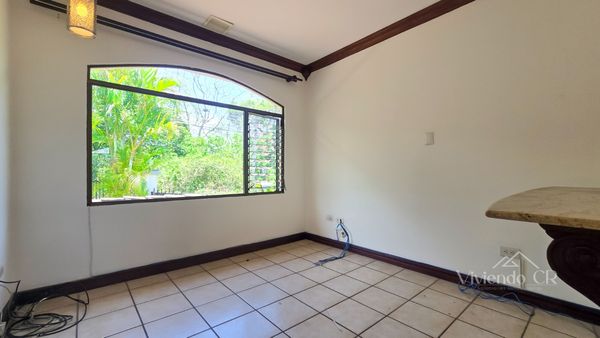 Exclusiva Casa Esquinera - 3DOR/2.5BA - Jaboncillos, Escazú – Cerca de La Paco, Centro Comercial La Paco, San José Province, San Rafael de Escazú, Costa Rica — foto 4 de 5