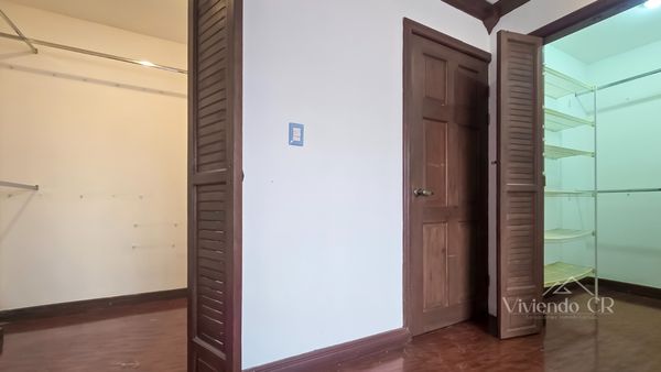 Exclusiva Casa Esquinera - 3DOR/2.5BA - Jaboncillos, Escazú – Cerca de La Paco, Centro Comercial La Paco, San José Province, San Rafael de Escazú, Costa Rica — foto 2 de 5