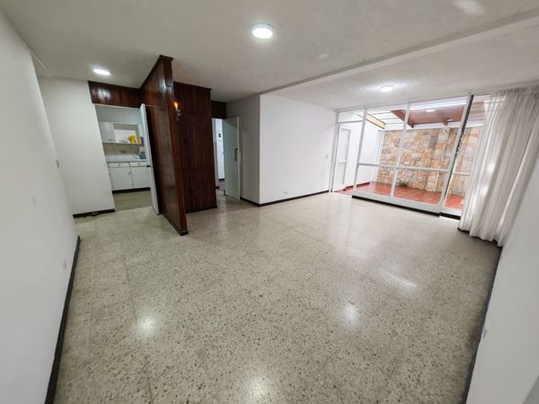 Venta de propiedad con cuatro apartamentos en Montelimar, Guadalupe, San José Province, Calle Blancos, Montelimar, Costa Rica — photo 2 of 5