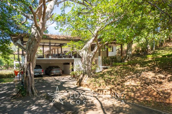 20423–PRECIO SUPER REDUCIDO/Casa con terreno, piscina y casa huéspedes, San Pedro, San José Province, Turrubares, Costa Rica — photo 3 of 5